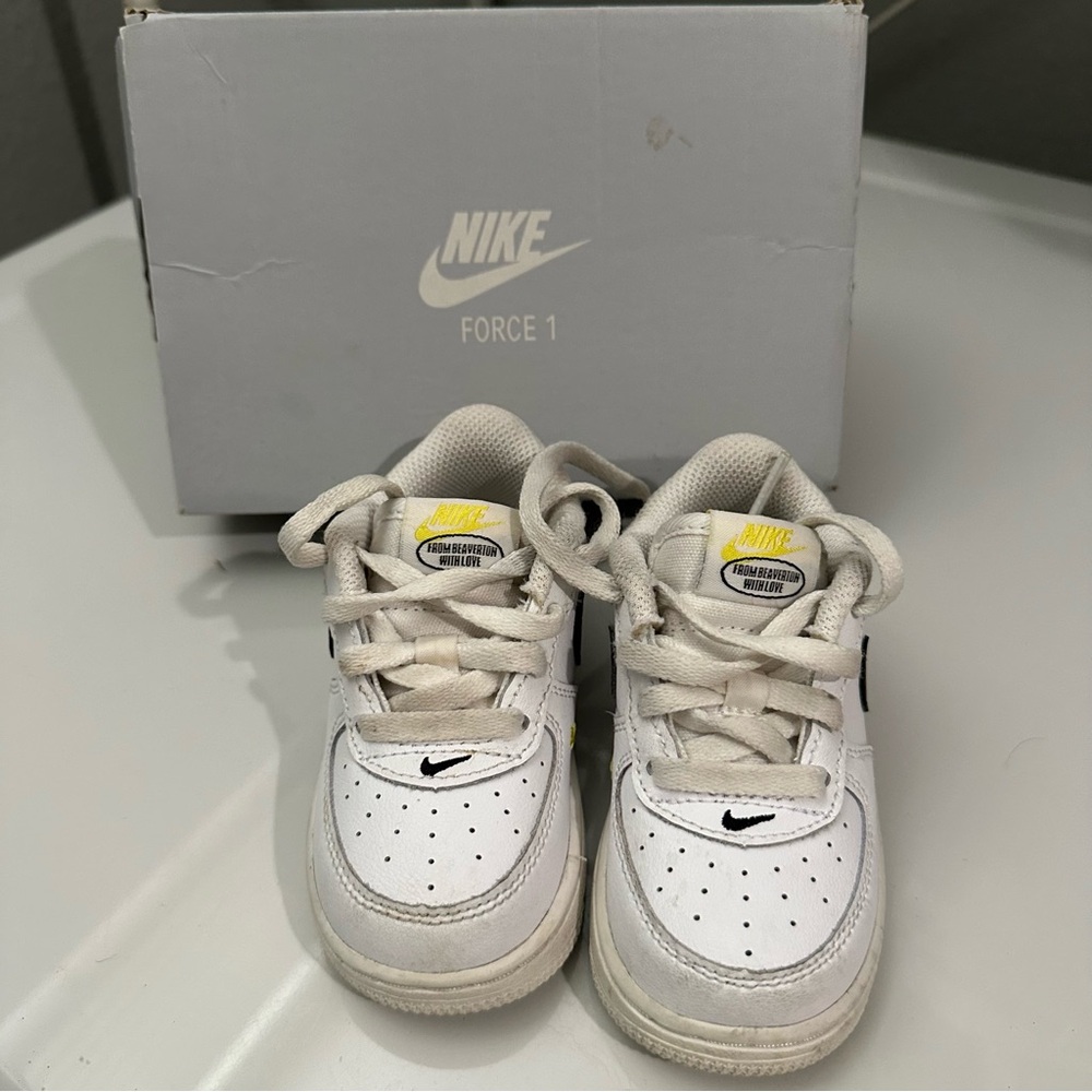 Nike Kids White and Yellow Sneakers